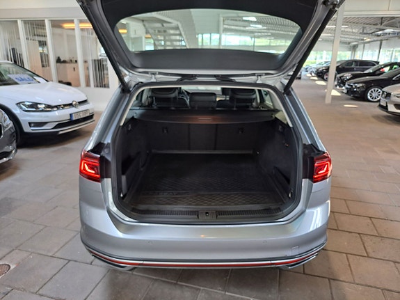 Volkswagen Passat Alltrack 13 of 22