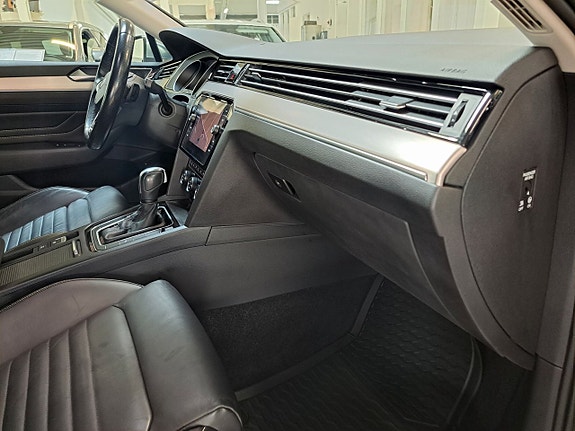 Volkswagen Passat Alltrack 8 of 22