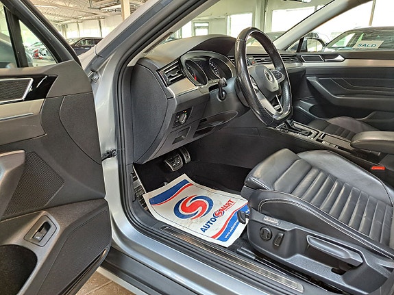 Volkswagen Passat Alltrack 16 of 22