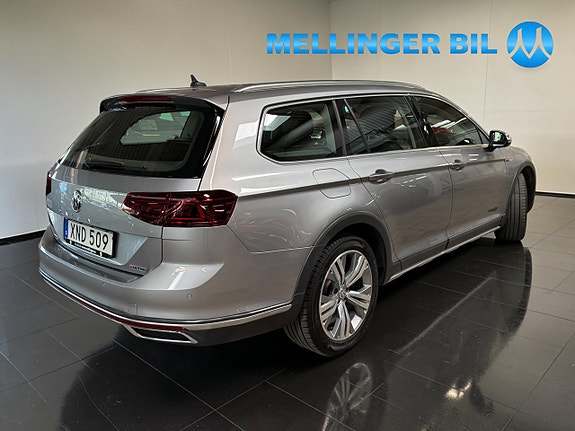 Volkswagen Passat Alltrack 3 of 5
