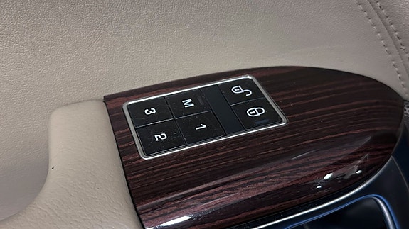Land Rover Range Rover 18 of 21
