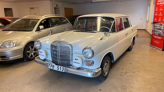 Mercedes-Benz 200 13 of 30