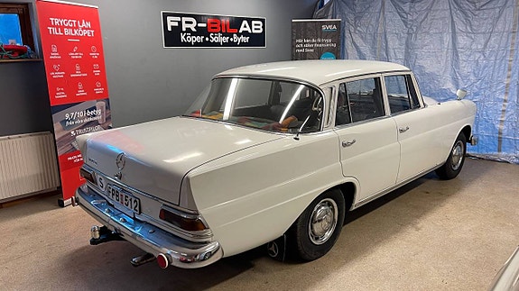 Mercedes-Benz 200 2 of 5