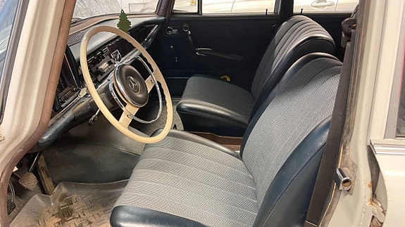 Mercedes-Benz 200 7 of 30