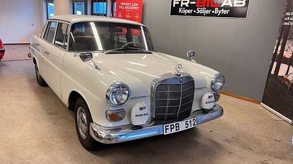 Mercedes-Benz 200 12 of 30