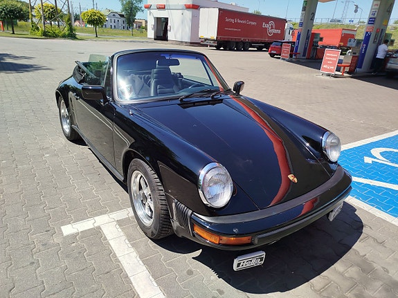 Porsche 911 2 of 5