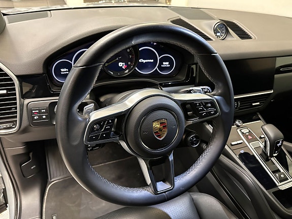 Porsche Cayenne 9 of 12