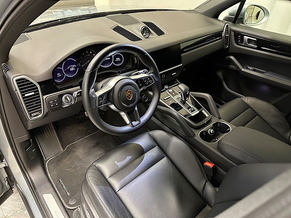 Porsche Cayenne 7 of 12