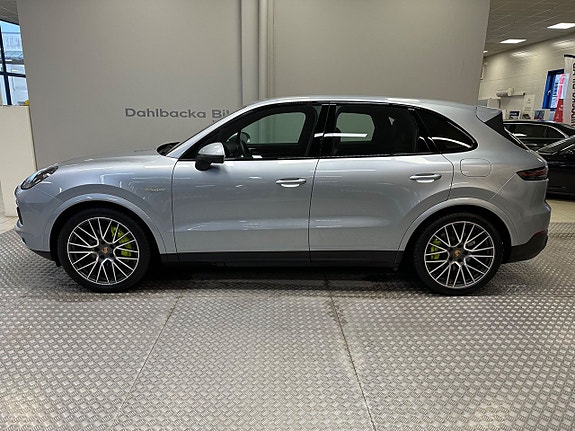 Porsche Cayenne 3 of 5