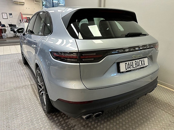 Porsche Cayenne 5 of 5