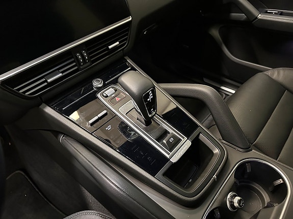 Porsche Cayenne 10 of 12