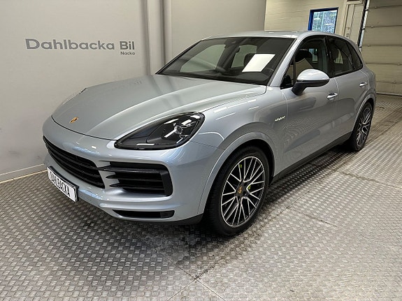 Porsche Cayenne 2 of 5