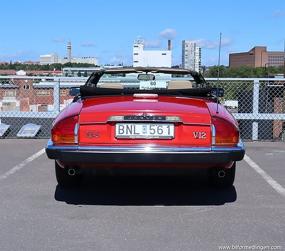 Jaguar XJ 25 of 27
