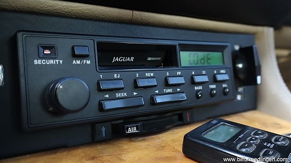 Jaguar XJ 16 of 27