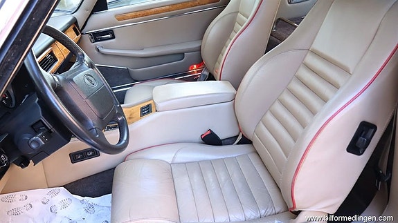 Jaguar XJ 9 of 27