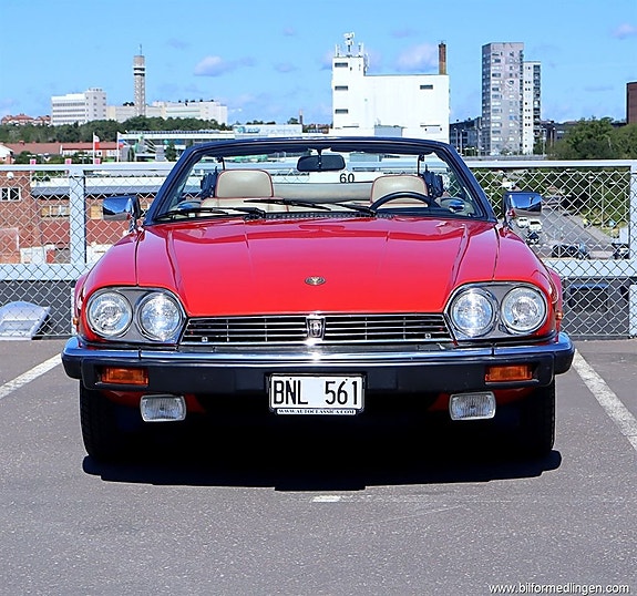 Jaguar XJ 26 of 27