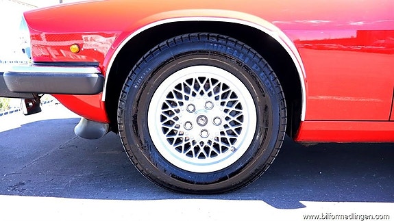 Jaguar XJ 21 of 27