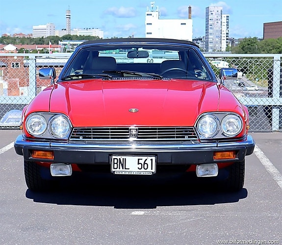 Jaguar XJ 27 of 27