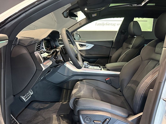 Audi Q8 4 of 5