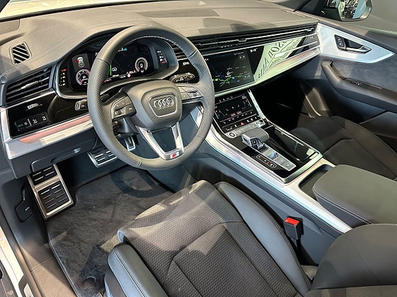 Audi Q8 3 of 5