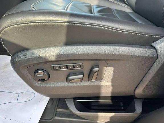 Volkswagen Multivan 22 of 27