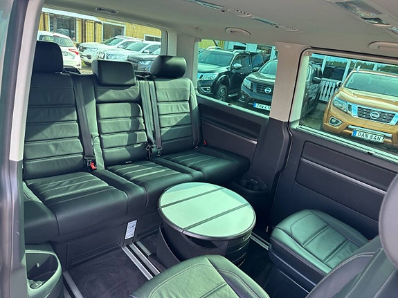 Volkswagen Multivan 16 of 27