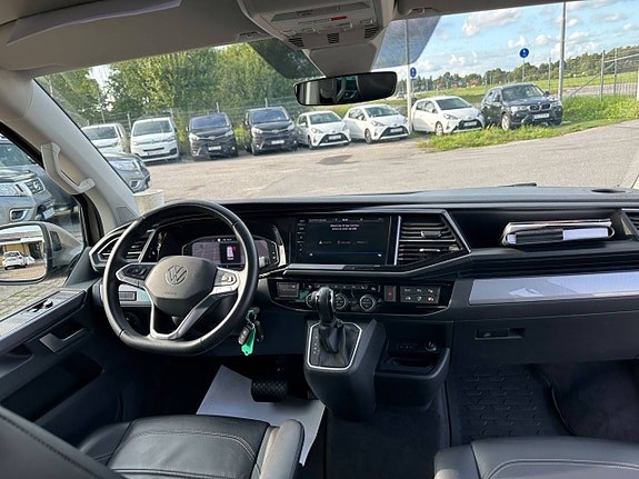 Volkswagen Multivan 15 of 27