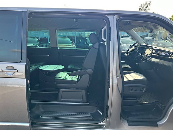 Volkswagen Multivan 13 of 27