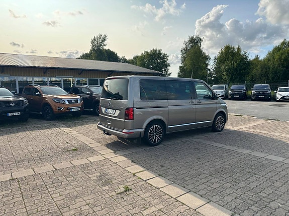 Volkswagen Multivan 10 of 27