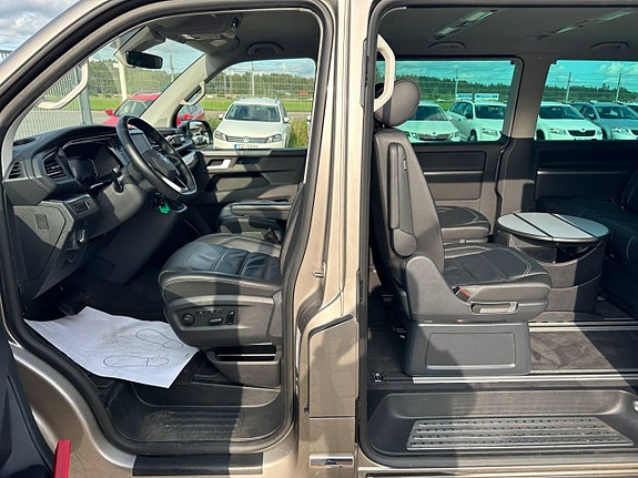 Volkswagen Multivan 18 of 27