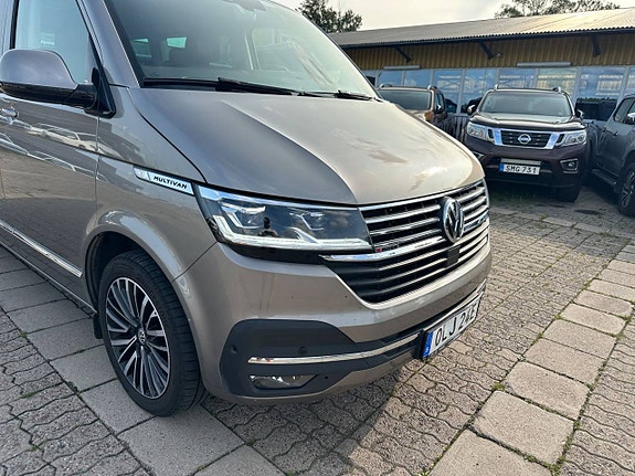 Volkswagen Multivan 7 of 27