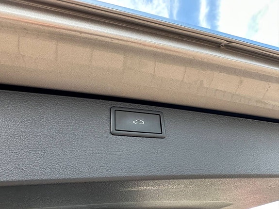 Volkswagen Multivan 14 of 27