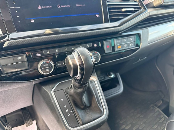 Volkswagen Multivan 25 of 27