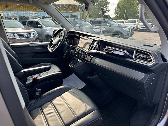 Volkswagen Multivan 8 of 27