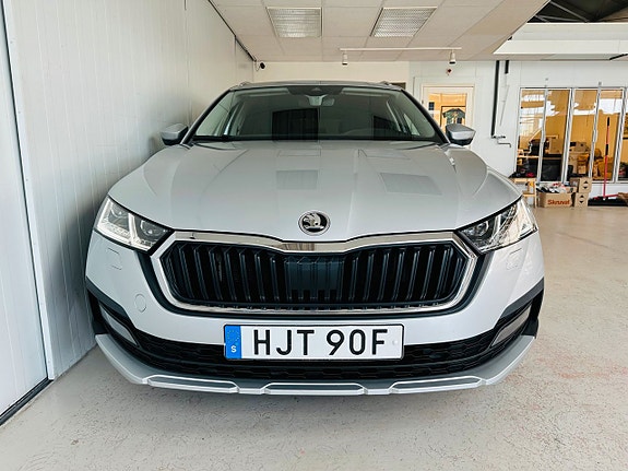 Skoda Octavia Scout 9 of 19