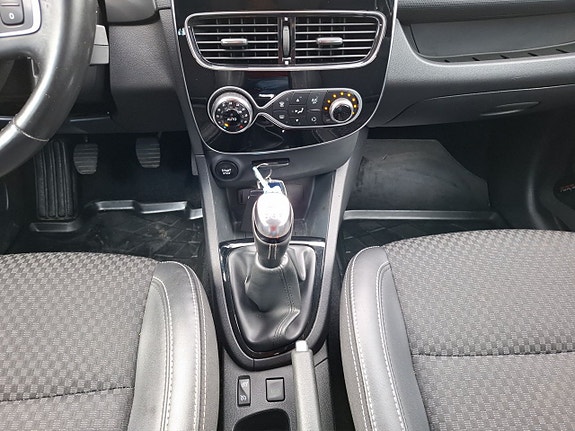 Renault Clio 14 of 23
