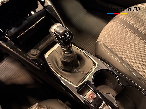 Peugeot 208 12 of 15