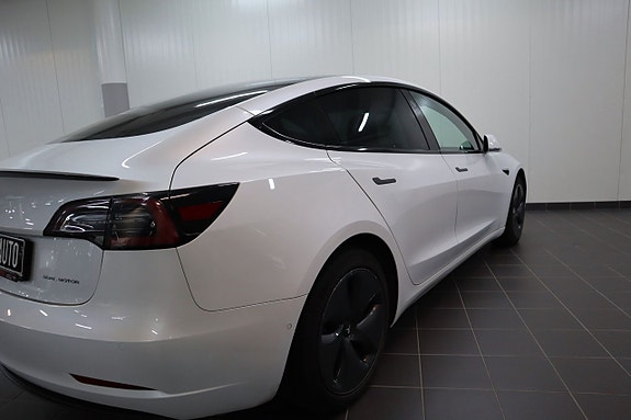 Tesla Model 3 7 of 22