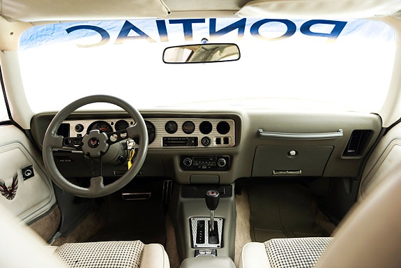 Pontiac Trans Am 11 of 27