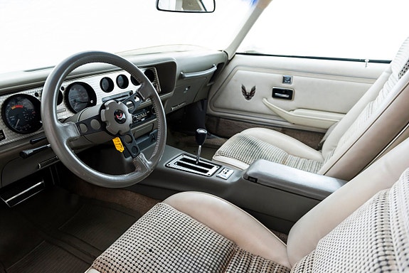 Pontiac Trans Am 12 of 27