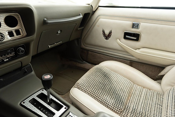 Pontiac Trans Am 19 of 27