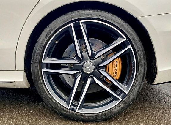 Mercedes-Benz E63 29 of 30