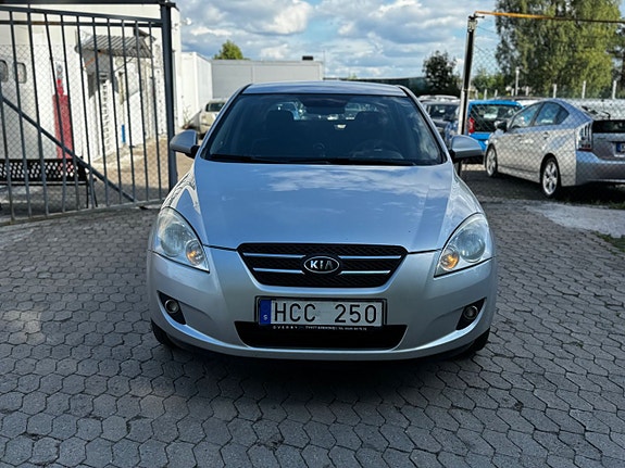 Kia Ceed 2 of 5