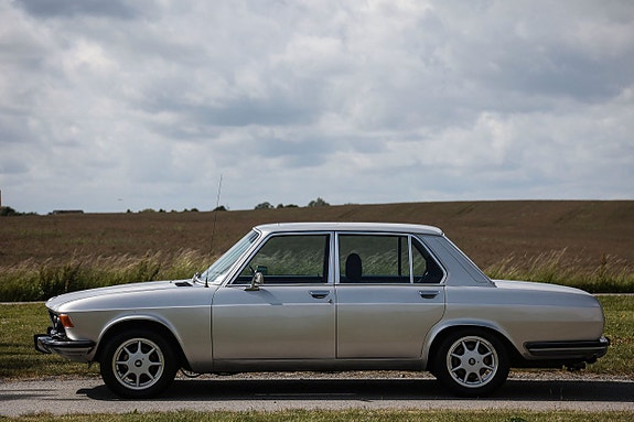 BMW 3.0S 2 of 13