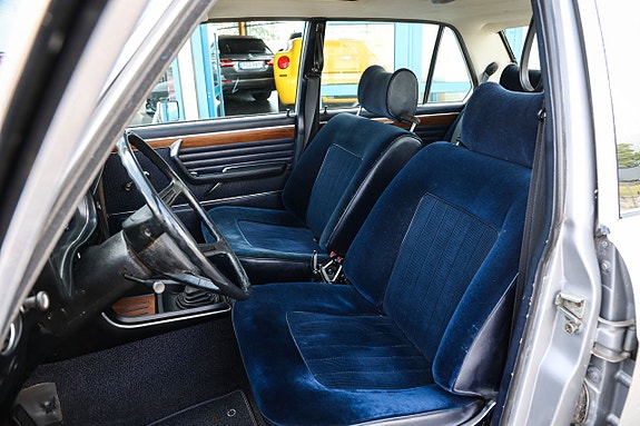 BMW 3.0S 8 of 13