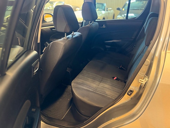 Suzuki Swift 8 of 17