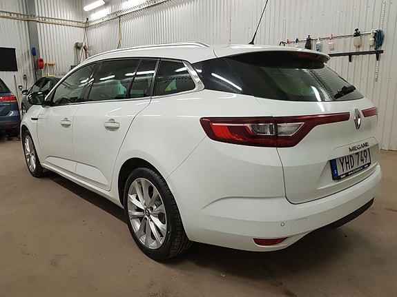 Renault Megane IV 2 of 5