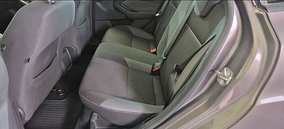 Ford Focus 10 of 12