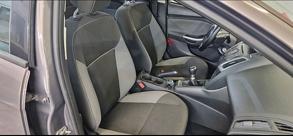 Ford Focus 12 of 12