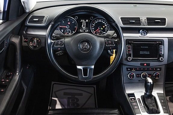 Volkswagen Passat 17 of 24